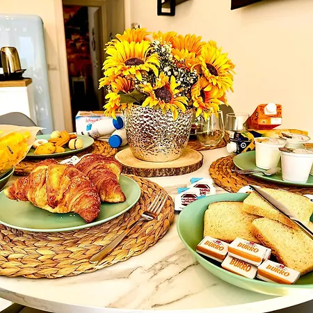 2 Steps By The アパート マンデッロ・デル・ラーリオ