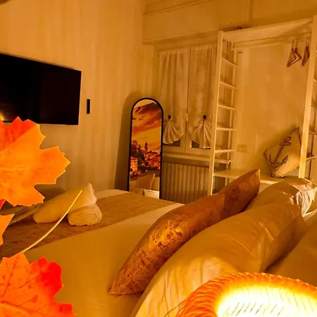 2 Steps By The * マンデッロ・デル・ラーリオ