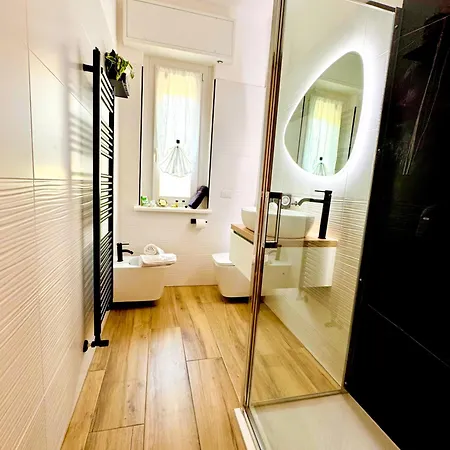 アパート 2 Steps By The マンデッロ・デル・ラーリオ