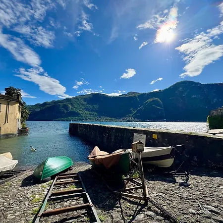 2 Steps By The アパート *