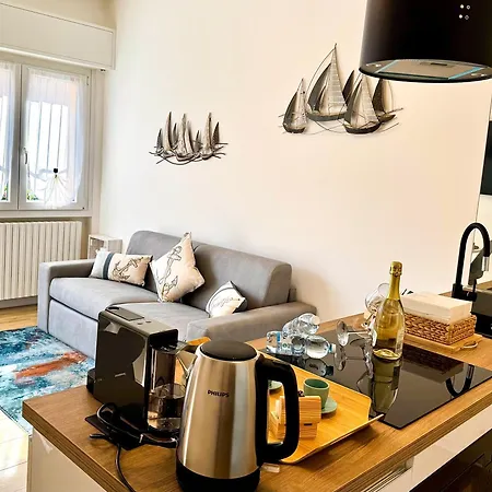 アパート 2 Steps By The *