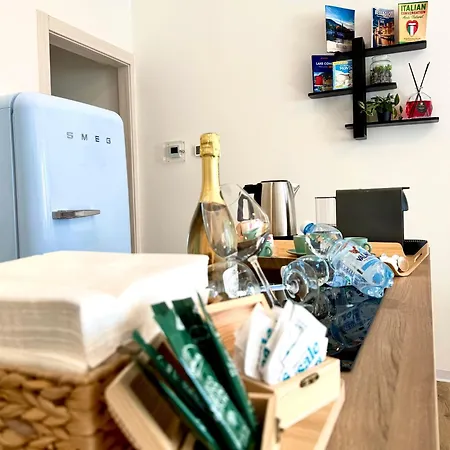 2 Steps By The * מנדלו דל לאריו