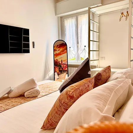 2 Steps By The דירה